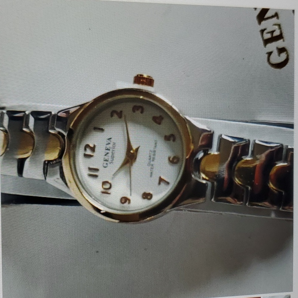 ⭐️⭐️⭐️⭐️⭐️Brand new 2 watch set comes with box special price ⭐️⭐️⭐️ - Picture 4 of 8